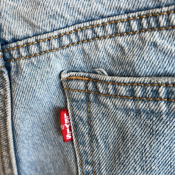 Levi's Premium WEDGIE FIT Light Wash Size 30, High Rise, Straight Leg Distressed - Picture 17 of 17